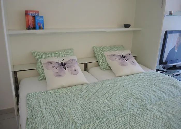 Sibylle By Fewotessin 로카르노