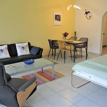 Sibylle By Fewotessin * Λοκάρνο